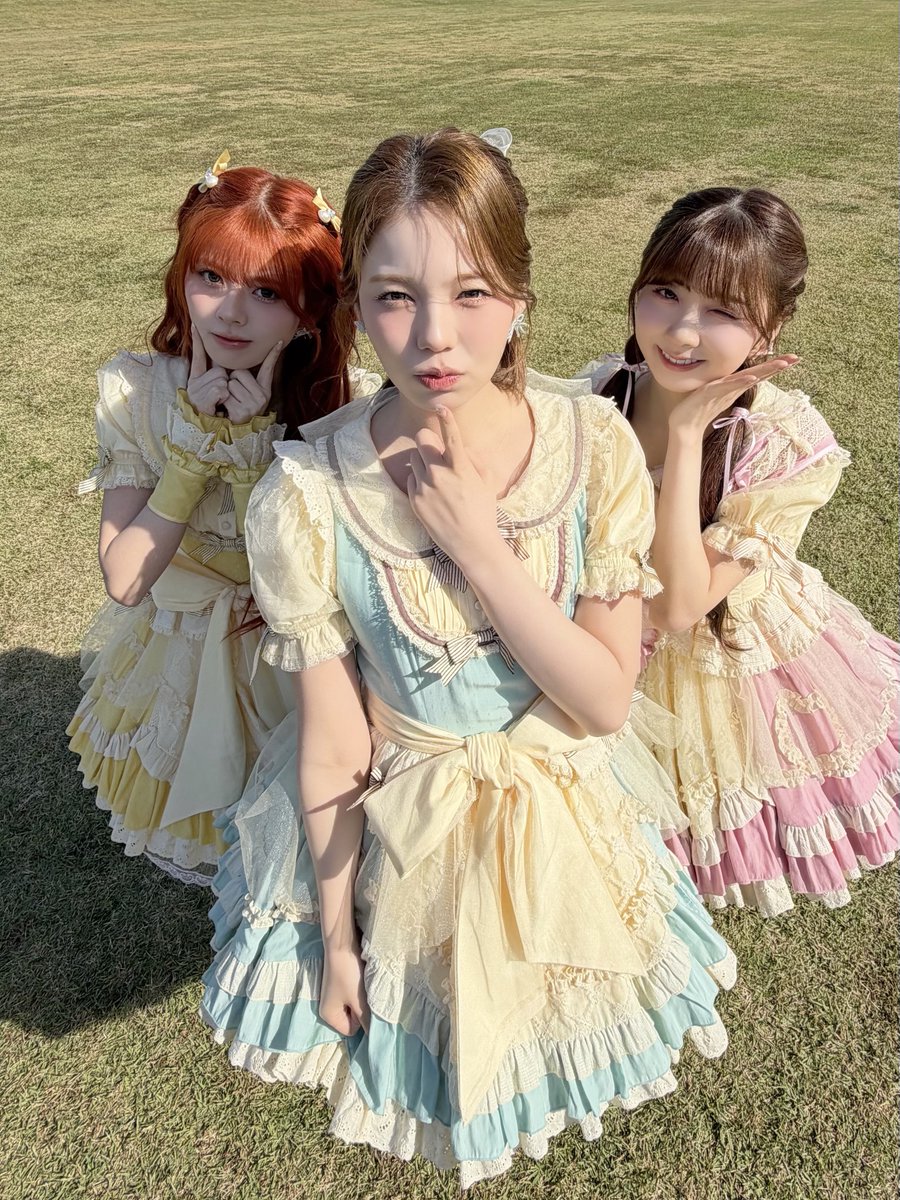 Foto aktivitas terbaru NiziU