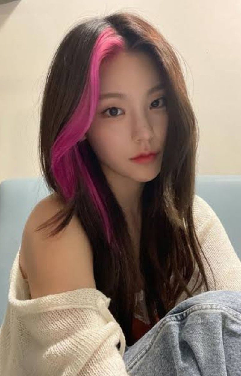 Behind-the-scenes cut of Yeji (ITZY)