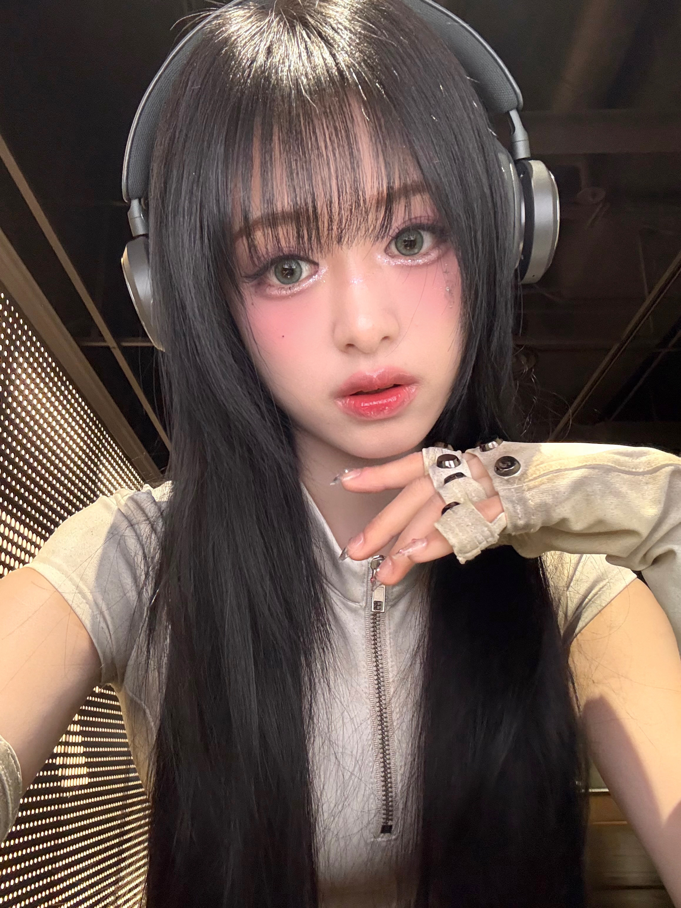 아현 (BABYMONSTER)의 비하인드 컷