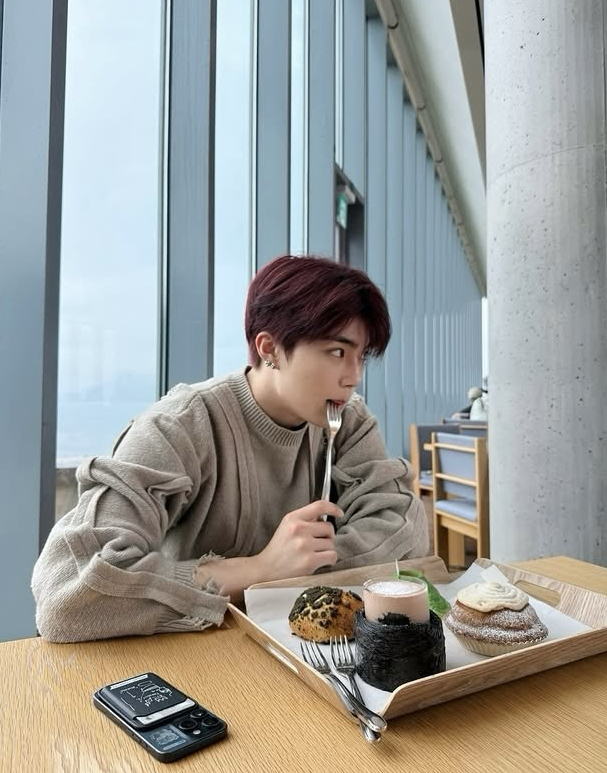 Recent activity shot of Park Gunwook (ZEROBASEONE)