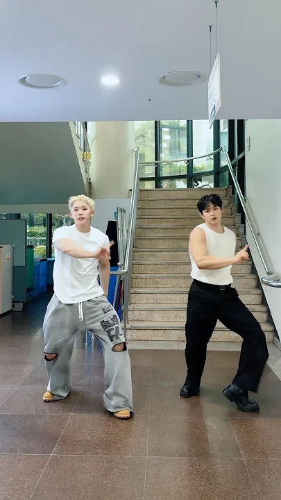 A moment captured by LEE DO (ONEUS)'s fan