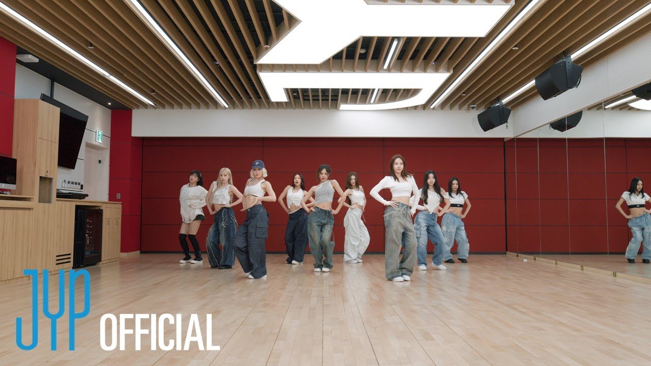 모모 (TWICE)의 비하인드 컷