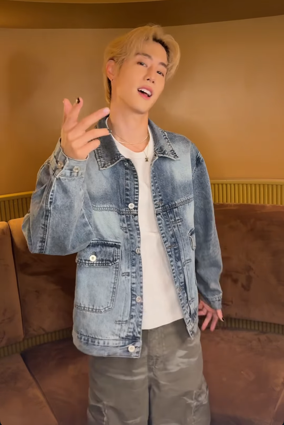 Latest photo of Mark (GOT7)