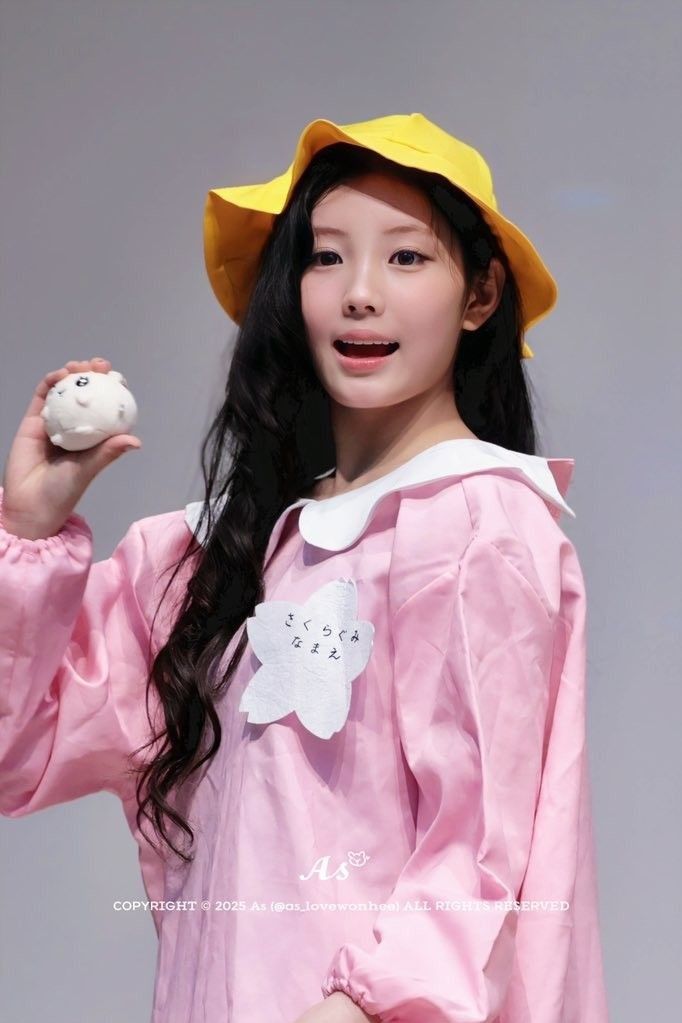 Behind-the-scenes cut of Wonhee (ILLIT)