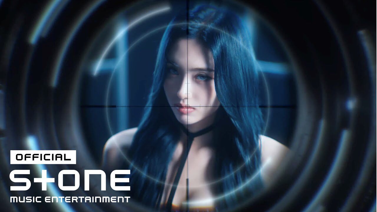 A moment captured by EVERGLOW's fan