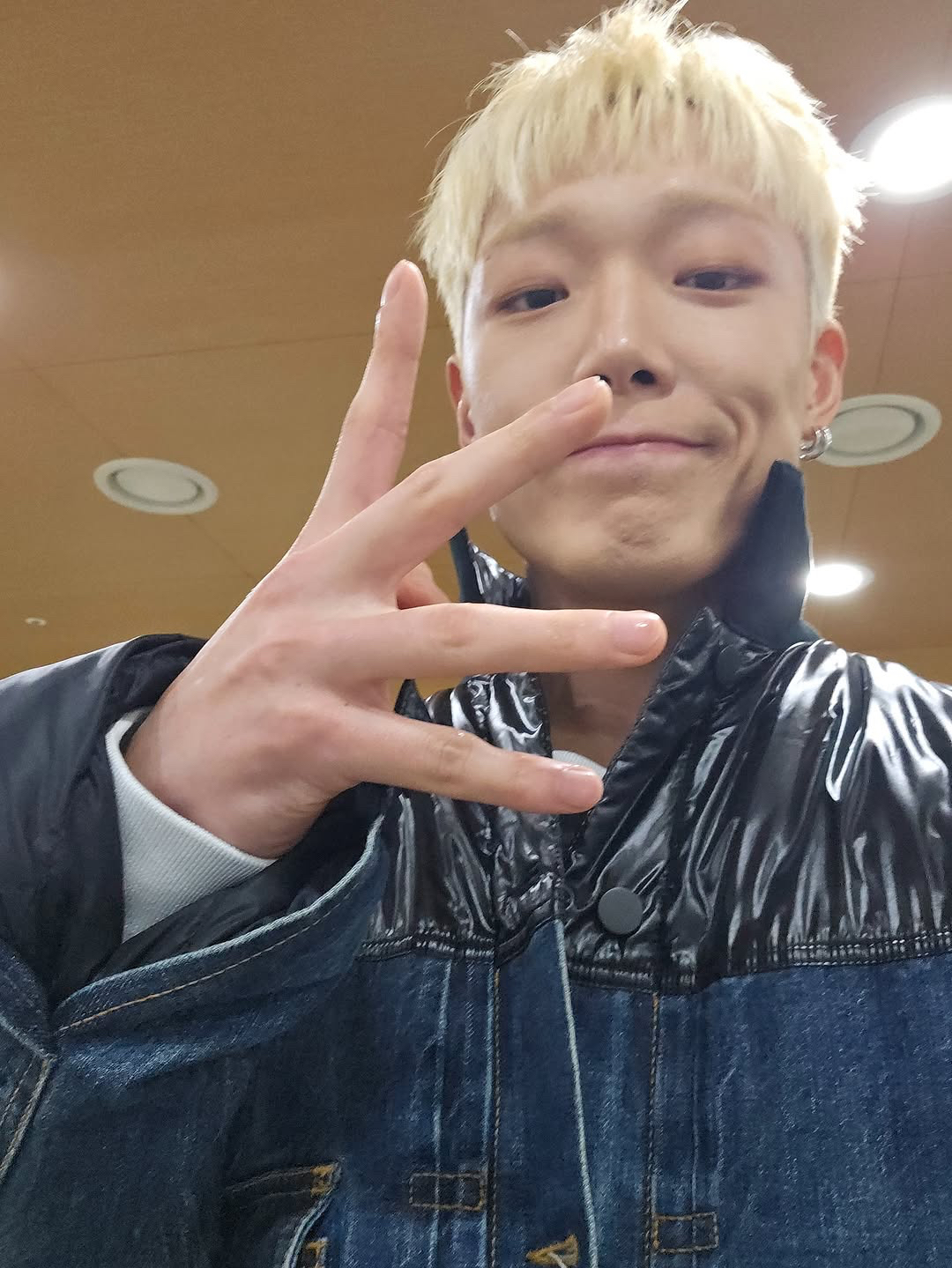 Recent activity shot of BOBBY (iKON)