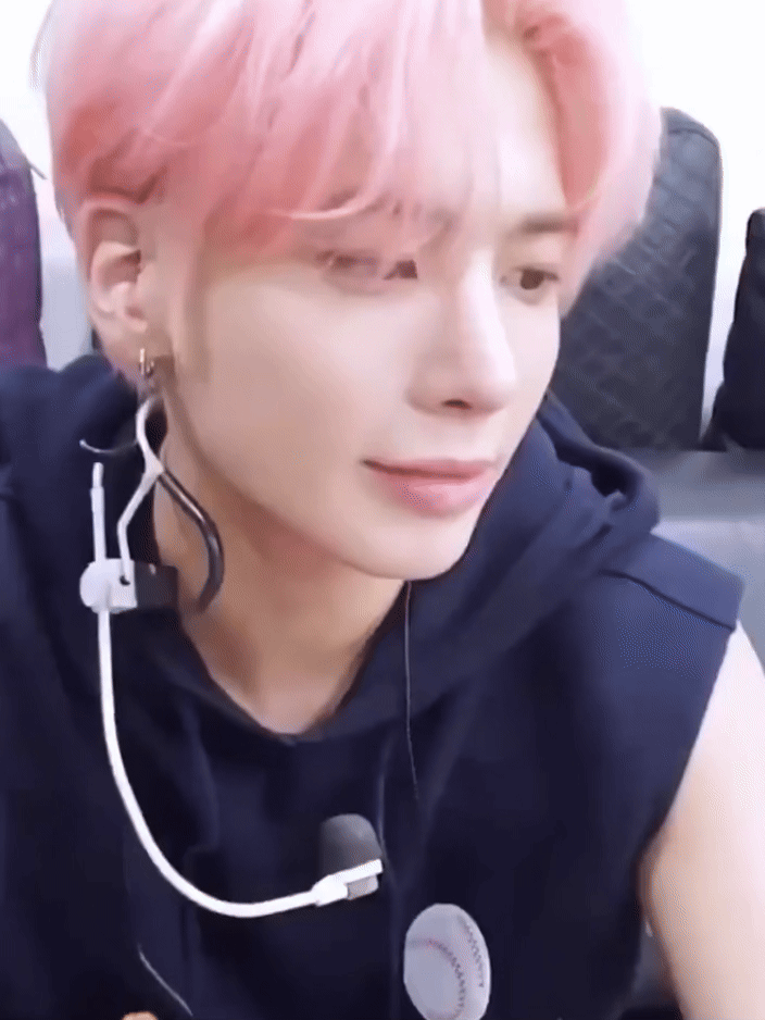 テヒョン (TOMORROW X TOGETHER)の最新写真