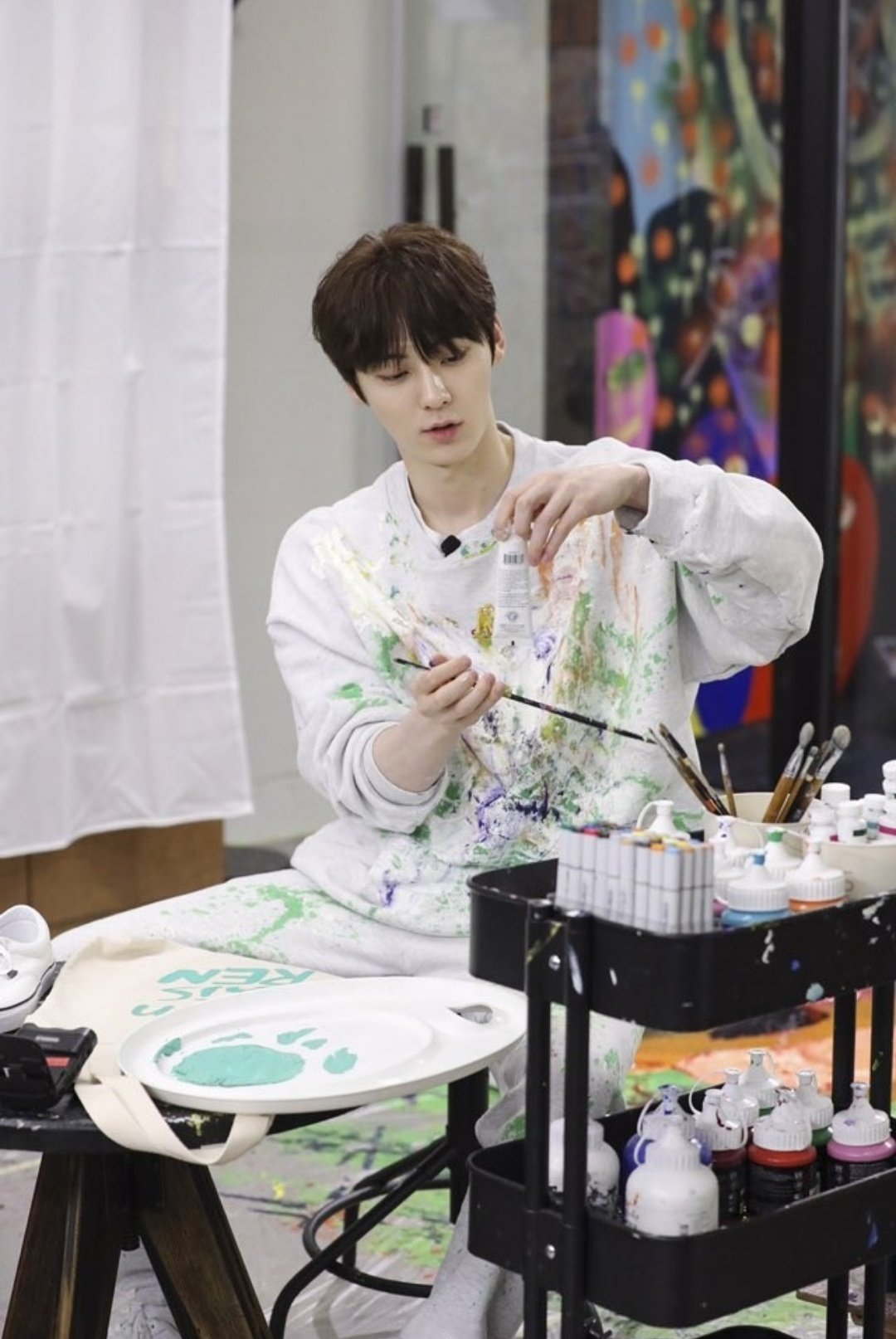 A moment captured by Hwang Minhyun's fan