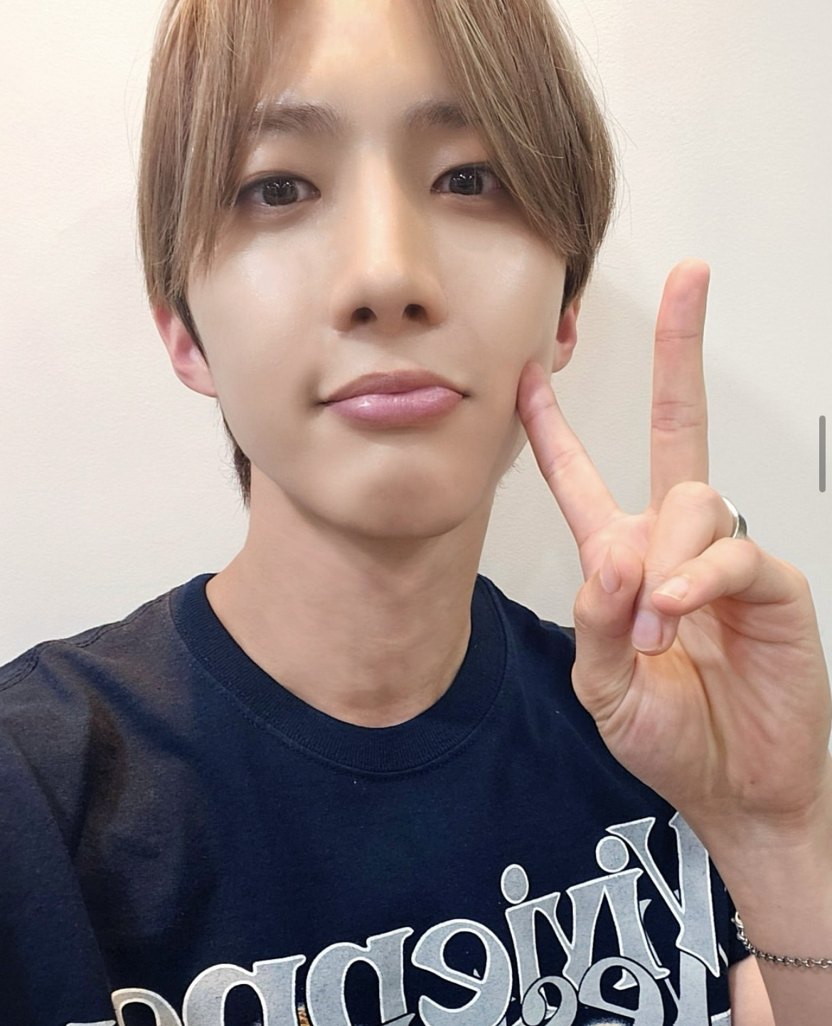 Recent activity shot of Hui (PENTAGON)