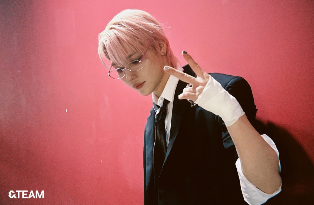 A moment captured by Nicholas (&TEAM)'s fan