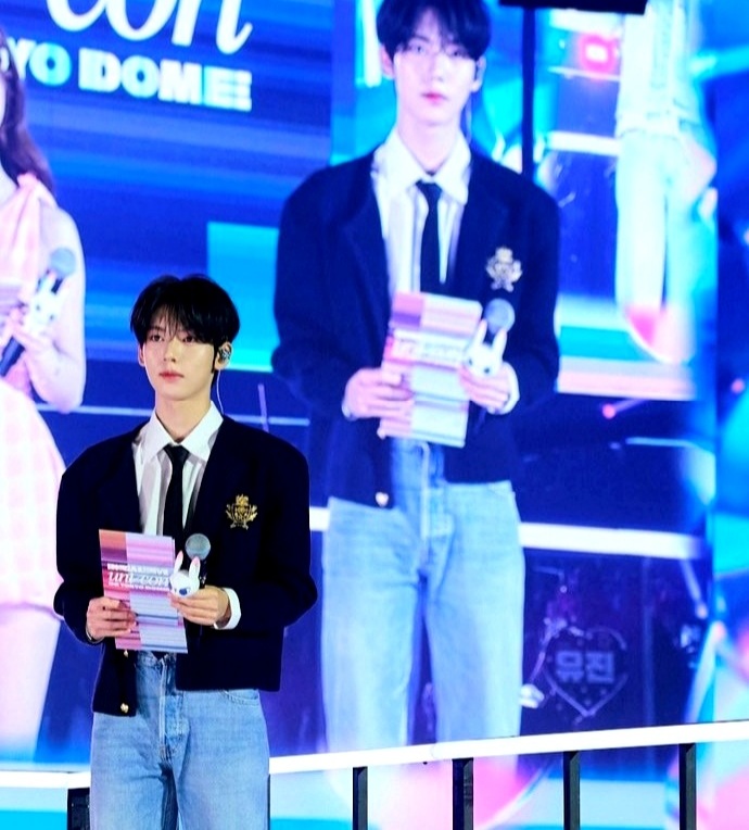Recent activity shot of Han Yujin (ZEROBASEONE)