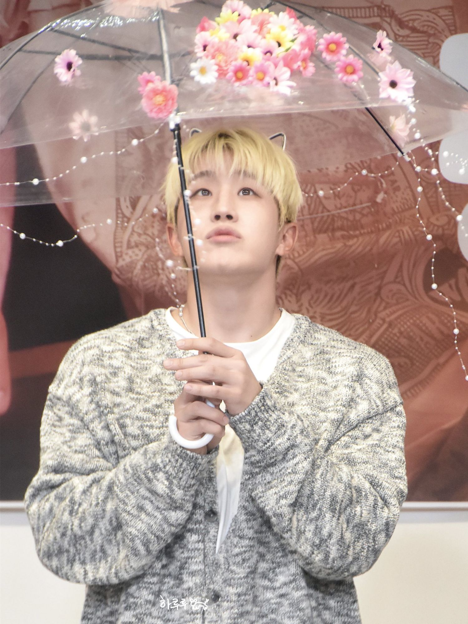 A moment captured by Jinjin (ASTRO)'s fan