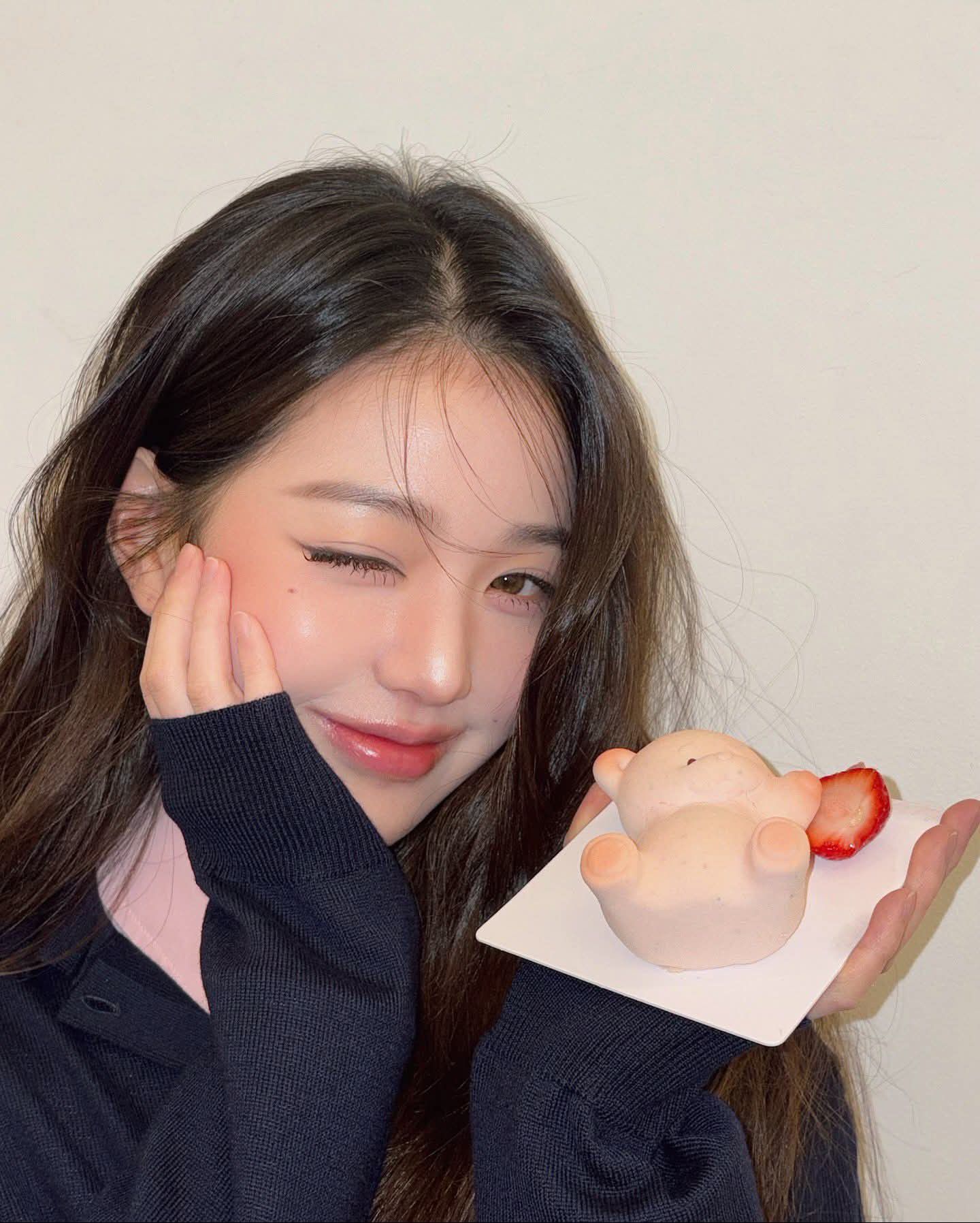 Behind-the-scenes cut of Jang Wonyoung (IVE)