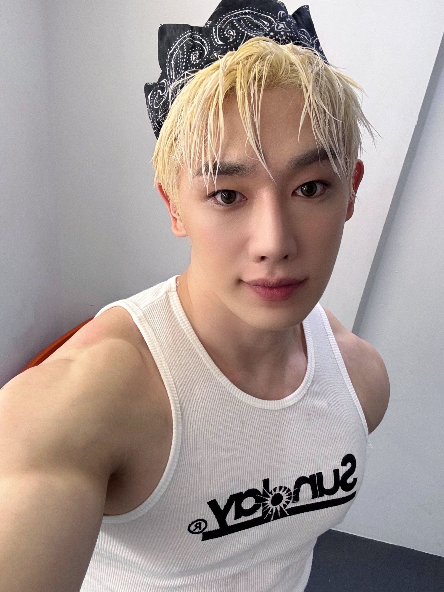 Behind-the-scenes cut of Wonho