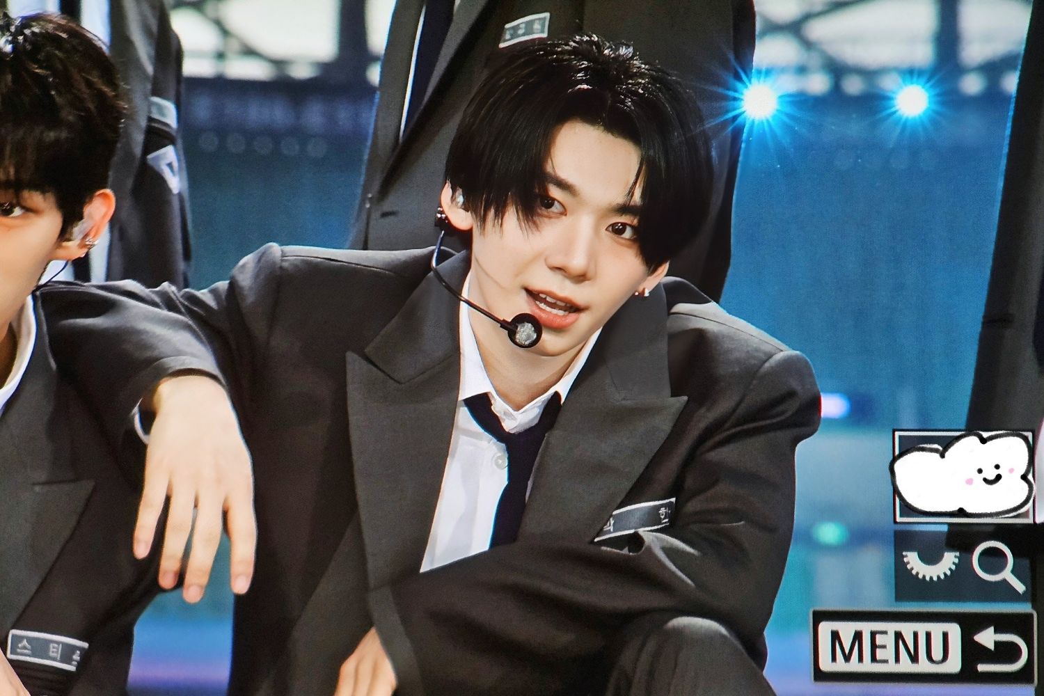 A moment captured by Park Han (AHOF)'s fan