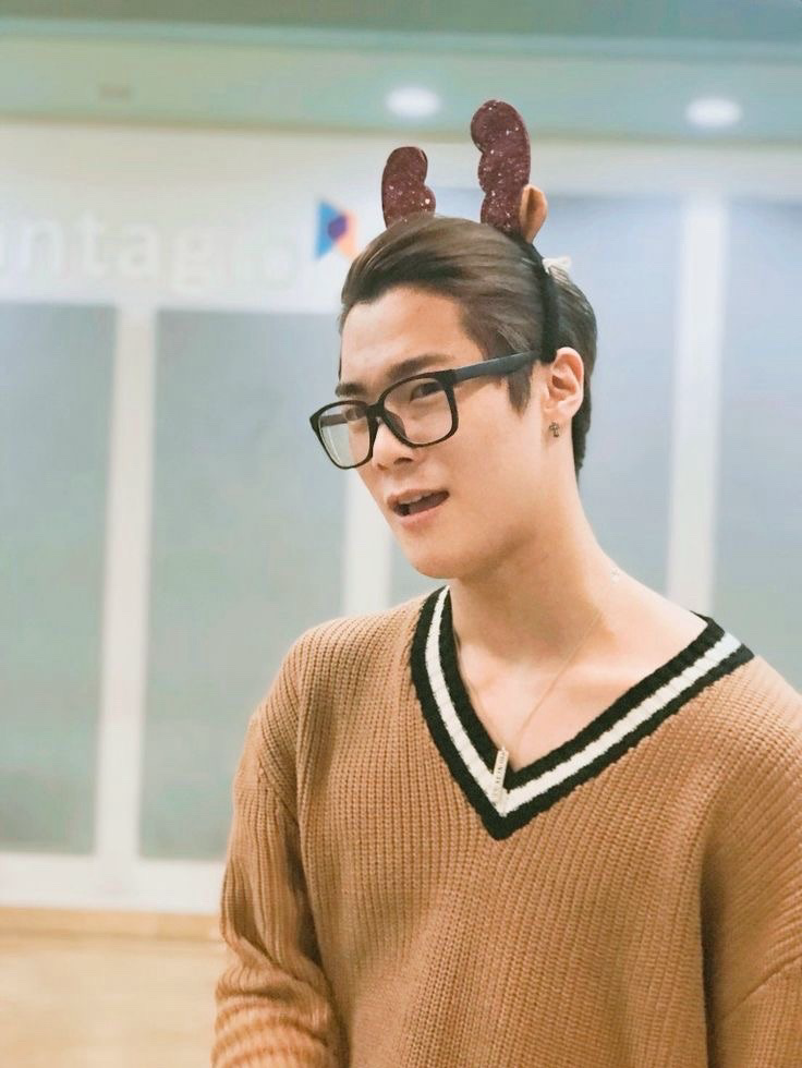 A moment captured by Moonbin (ASTRO)'s fan