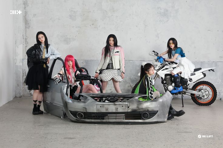 Behind-the-scenes cut of ILLIT