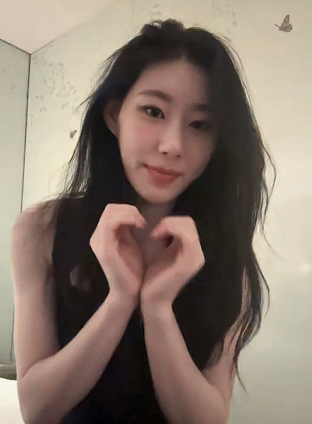 Latest photo of Chaeryeong (ITZY)