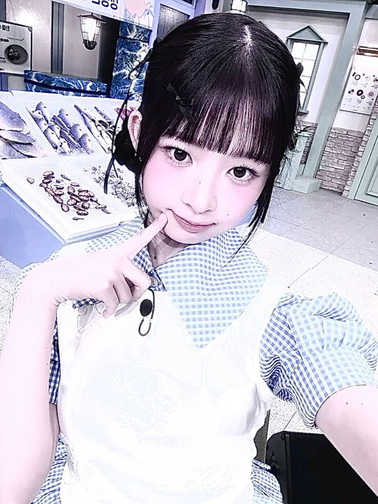Behind-the-scenes cut of Rei (IVE)