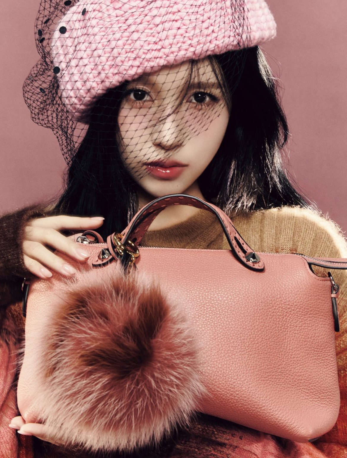 Behind-the-scenes cut of Mina (TWICE)