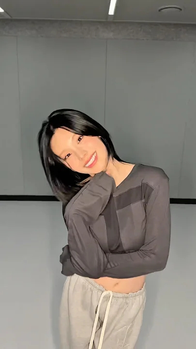 Today's most popular wallpaper in the ITZY community