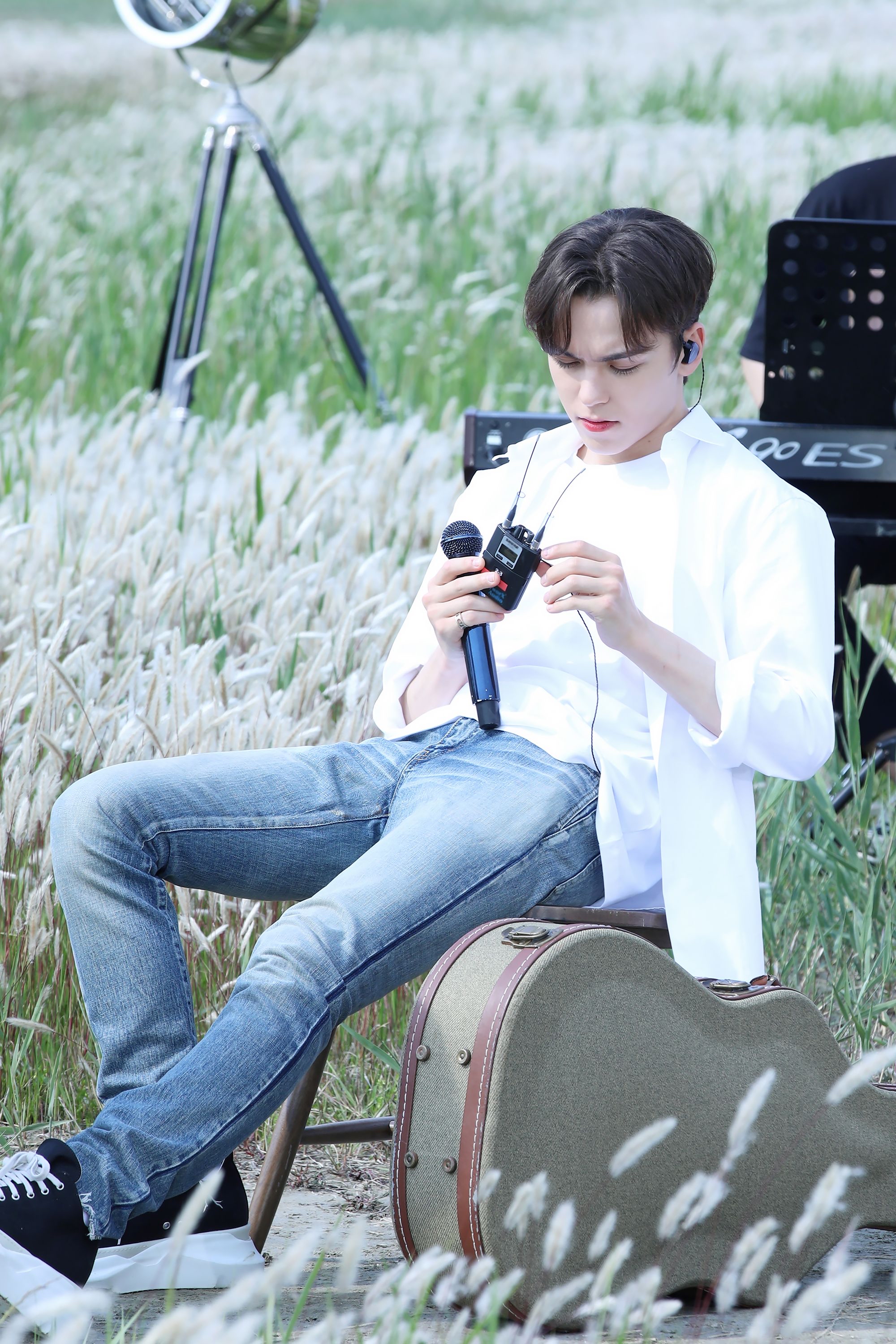 A moment captured by Vernon (SEVENTEEN)'s fan