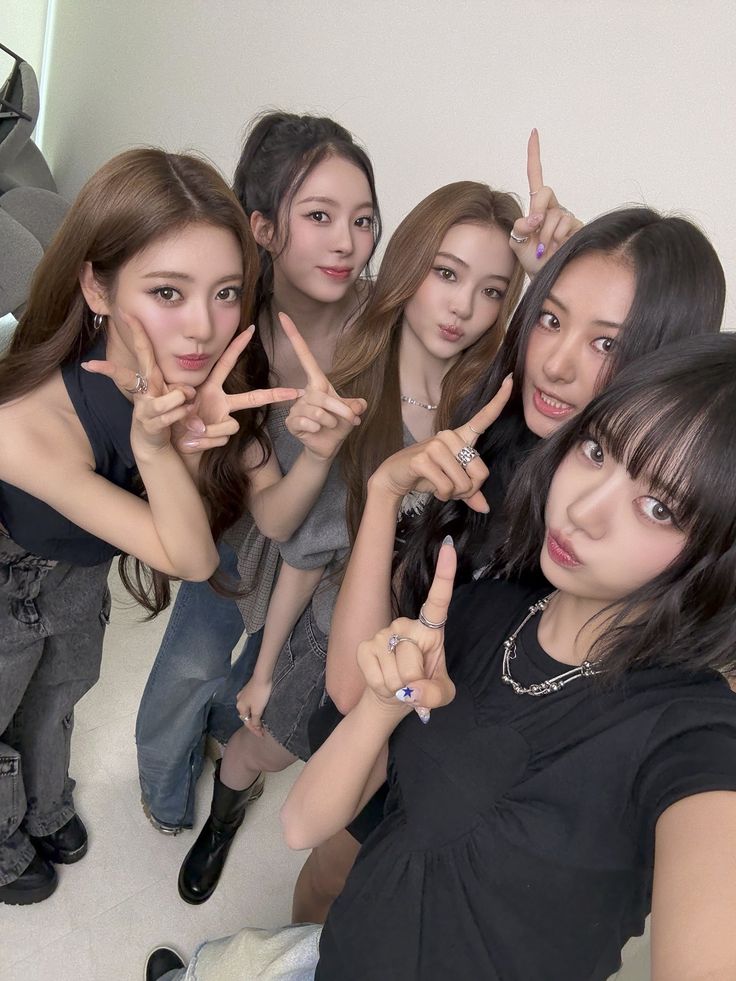 Behind-the-scenes cut of MEOVV