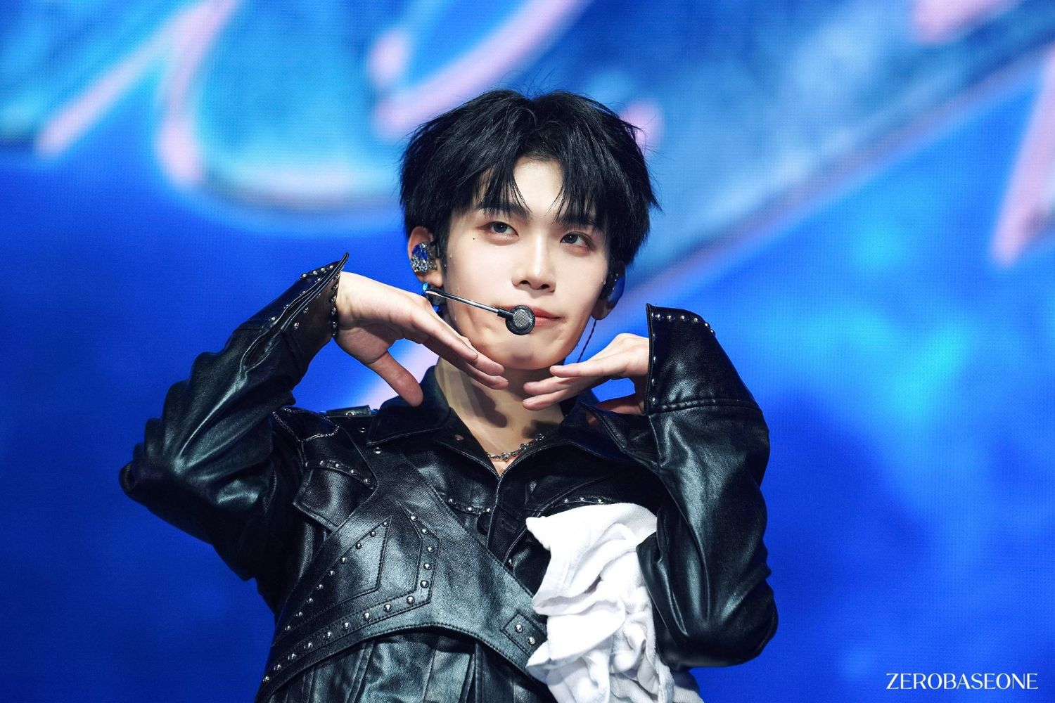 A moment captured by Kim Taerae (ZEROBASEONE)'s fan