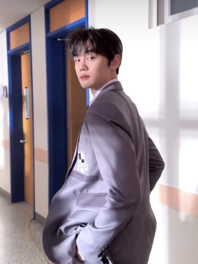 Recent activity shot of Kim Gyuvin (ZEROBASEONE)