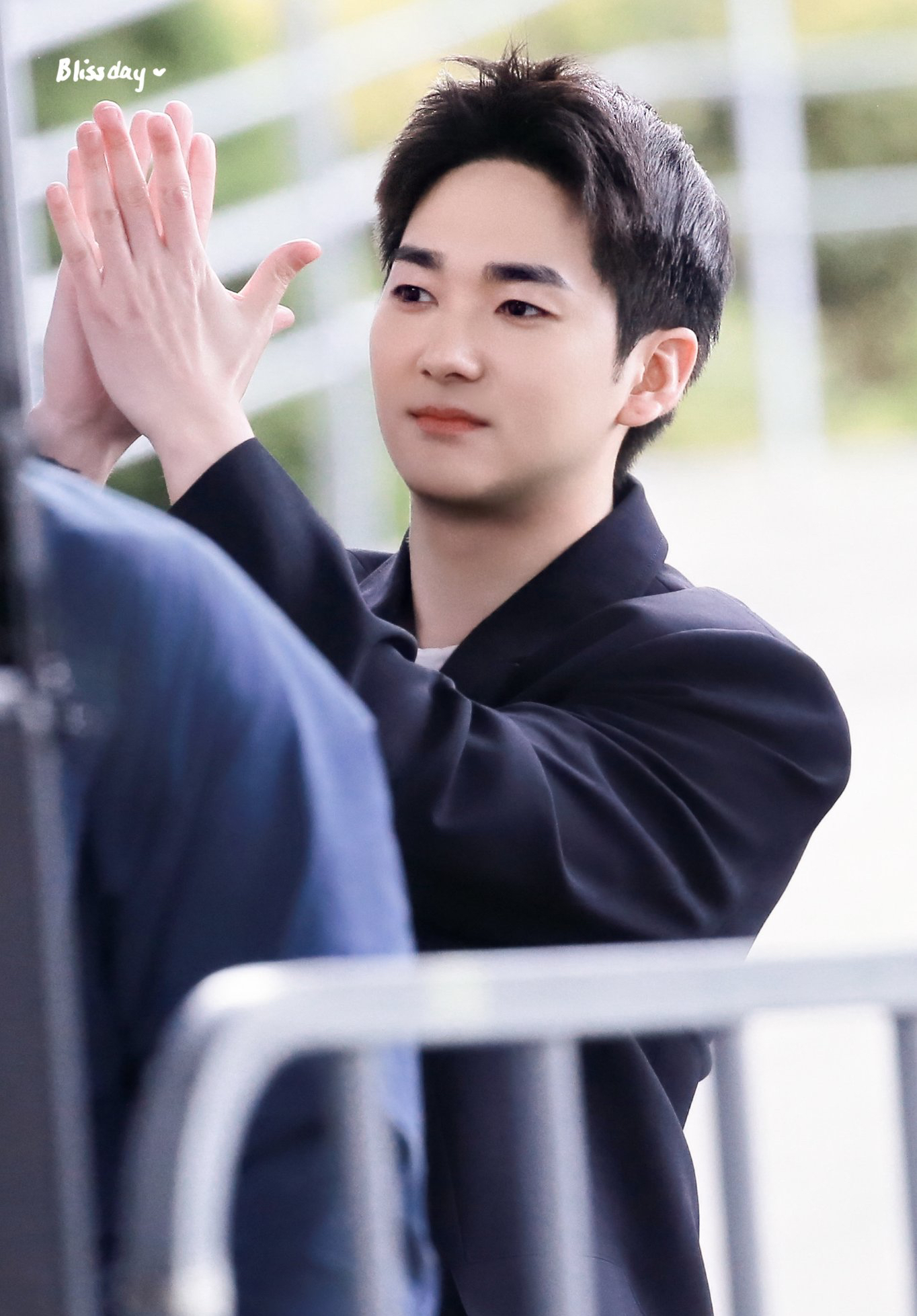 Behind-the-scenes cut of Aron