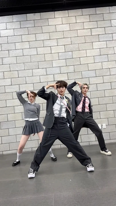 Latest photo of Hyeongjun (CRAVITY)