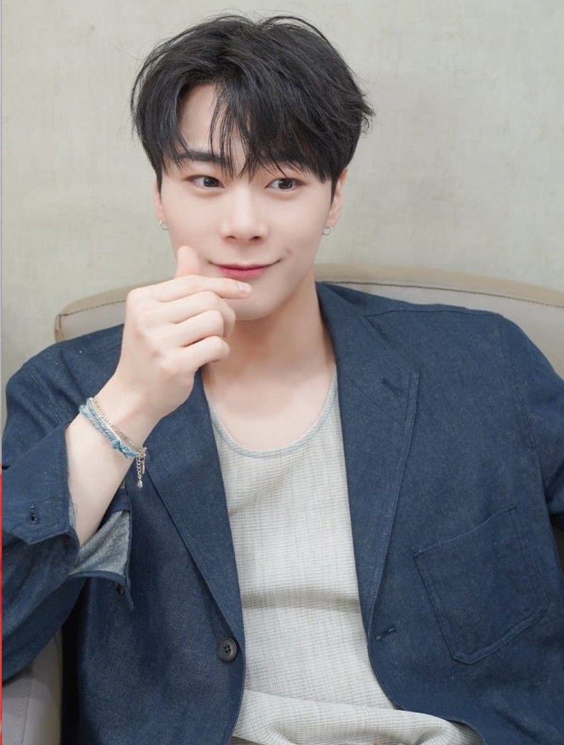 A moment captured by Moonbin (ASTRO)'s fan