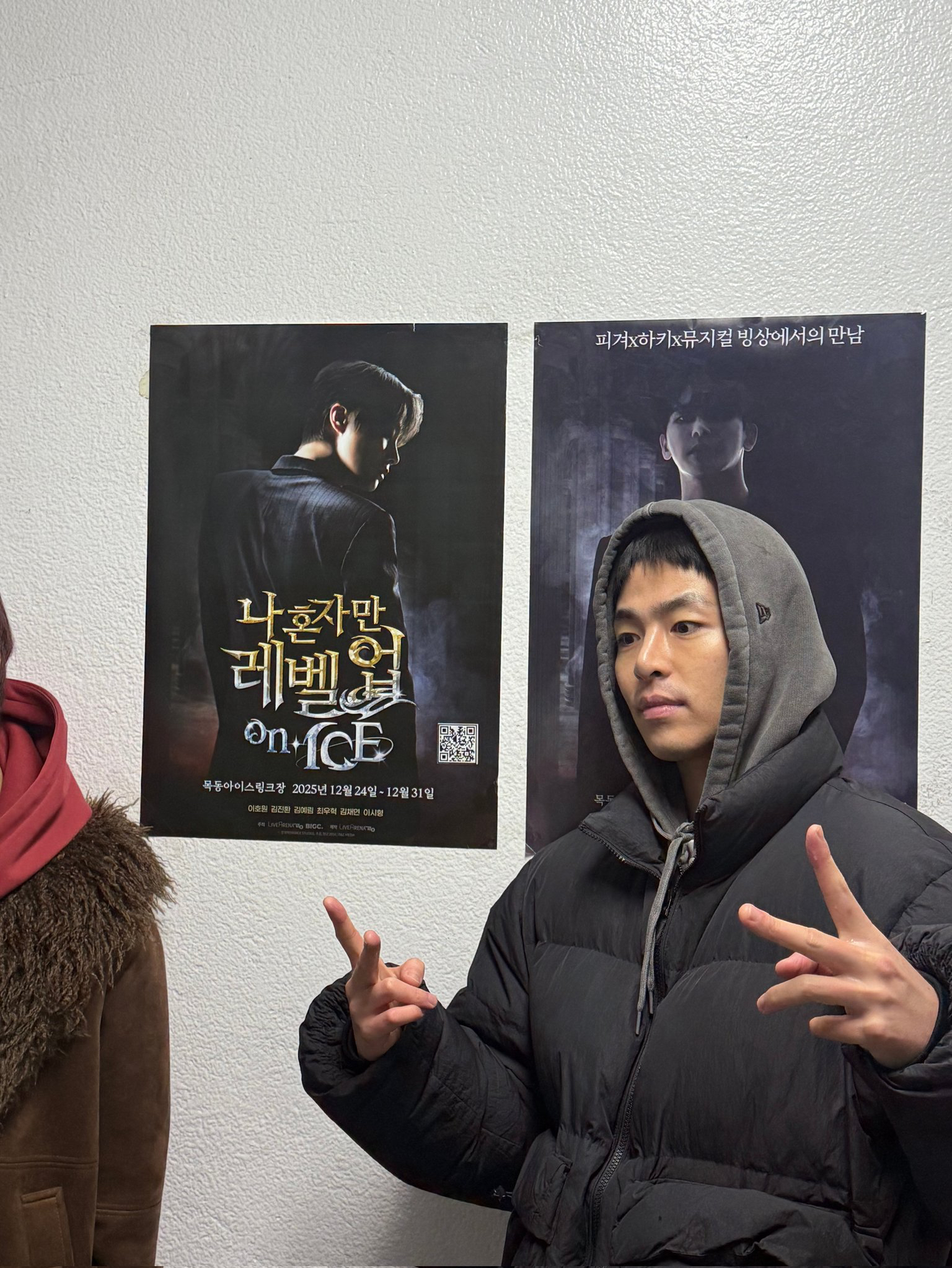 Behind-the-scenes cut of iKON