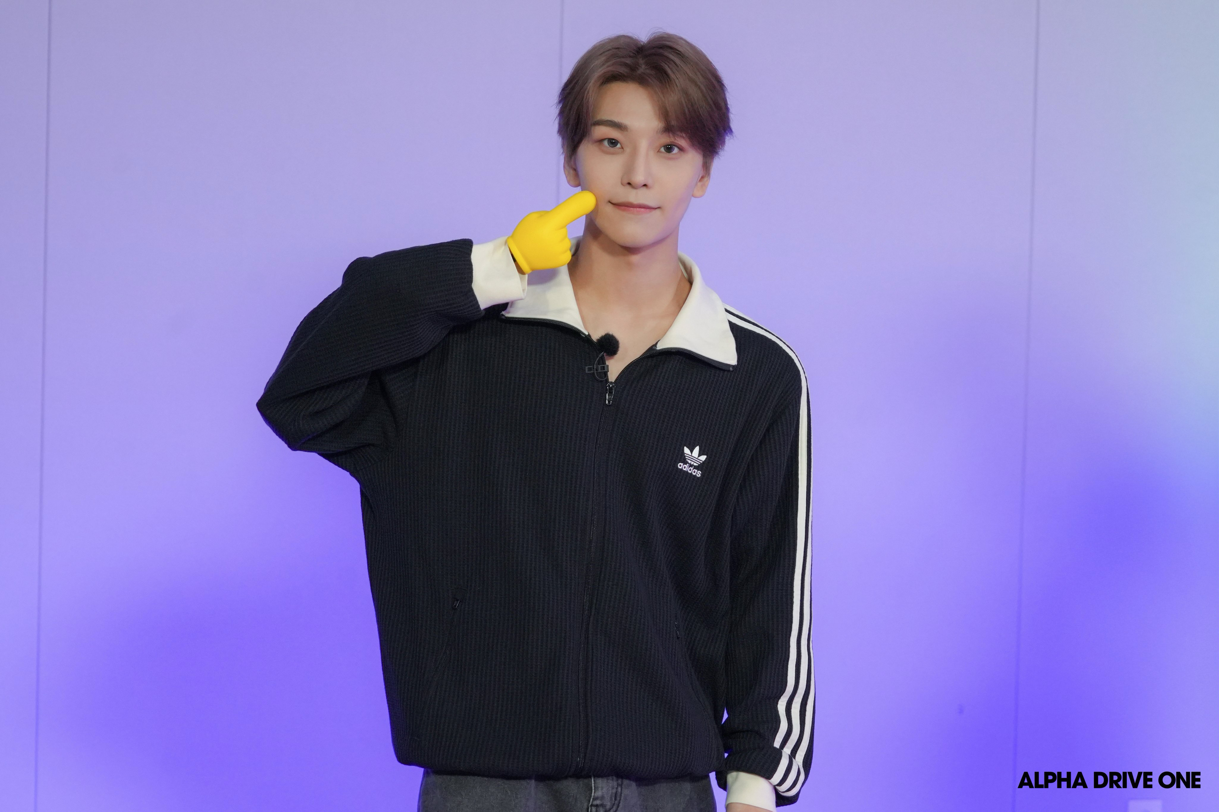 A moment captured by He Xinlong (ALPHA DRIVE ONE)'s fan