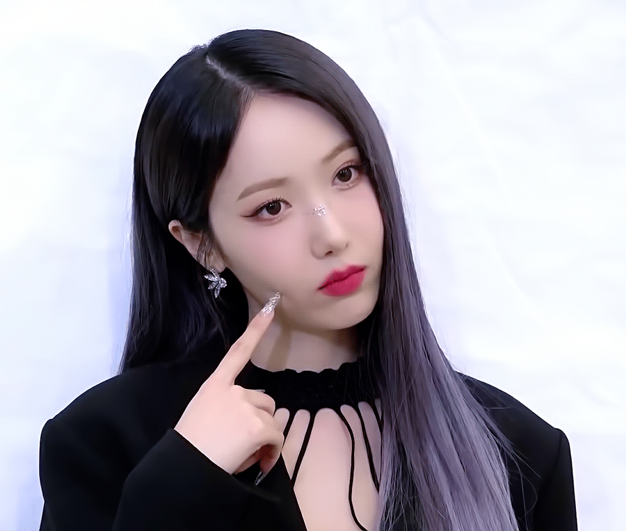 Behind-the-scenes cut of SinB (GFRIEND, VIVIZ)