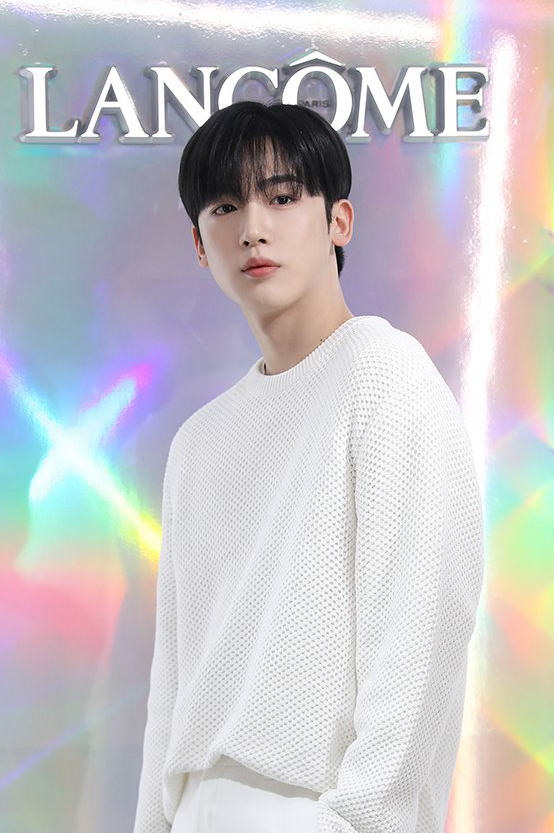 Foto aktivitas terbaru Kim Yohan (WEi)