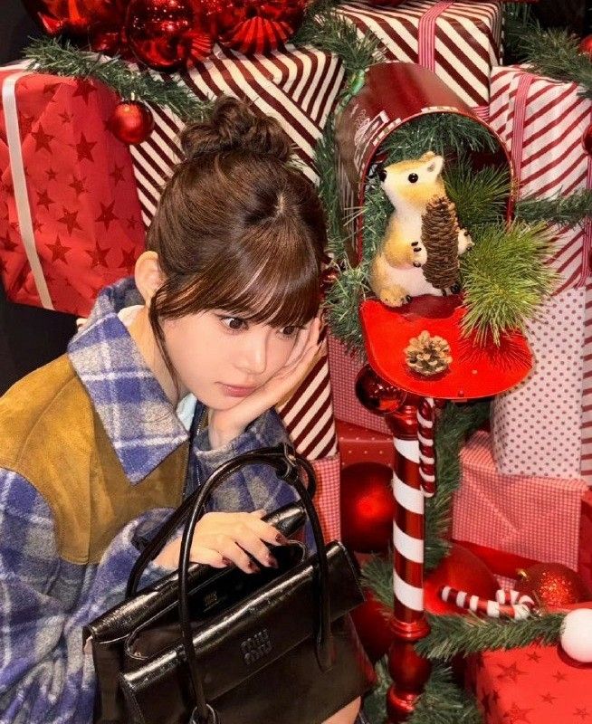 Foto terbaru Hong Eunchae (LE SSERAFIM)