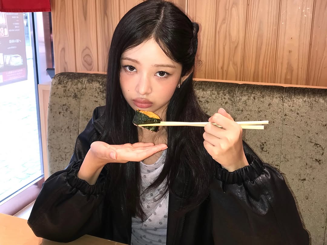 Behind-the-scenes cut of Rei (IVE)