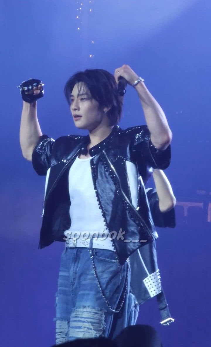 Behind-the-scenes cut of I.N (Stray Kids)