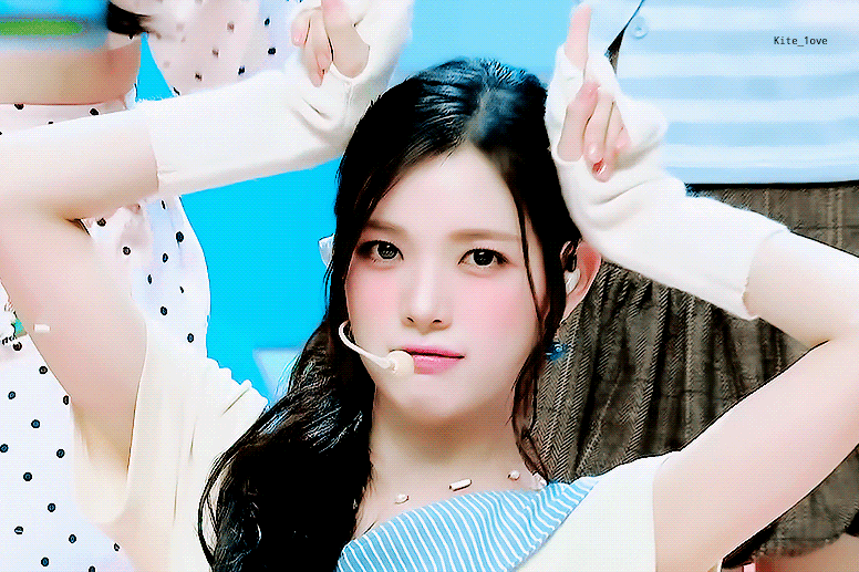 Behind-the-scenes cut of Yuha (Hearts2Hearts)