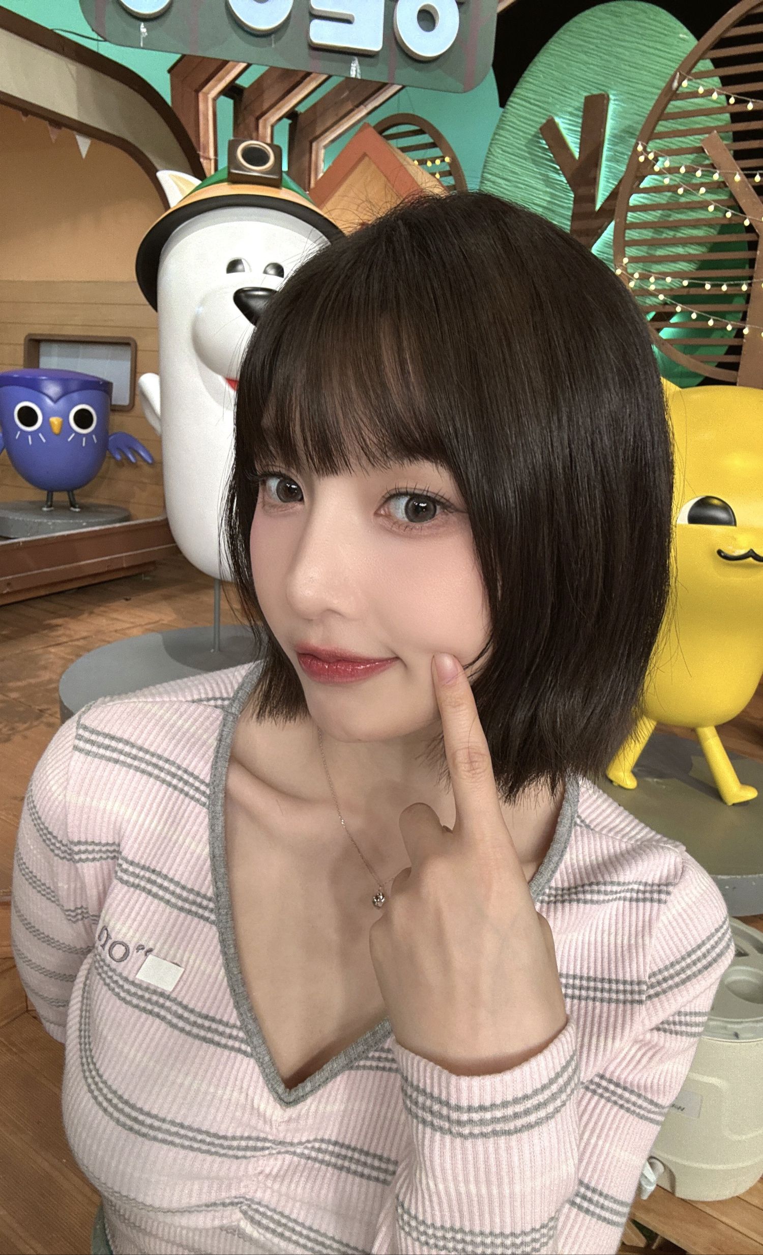 Recent activity shot of Joy (Red Velvet)