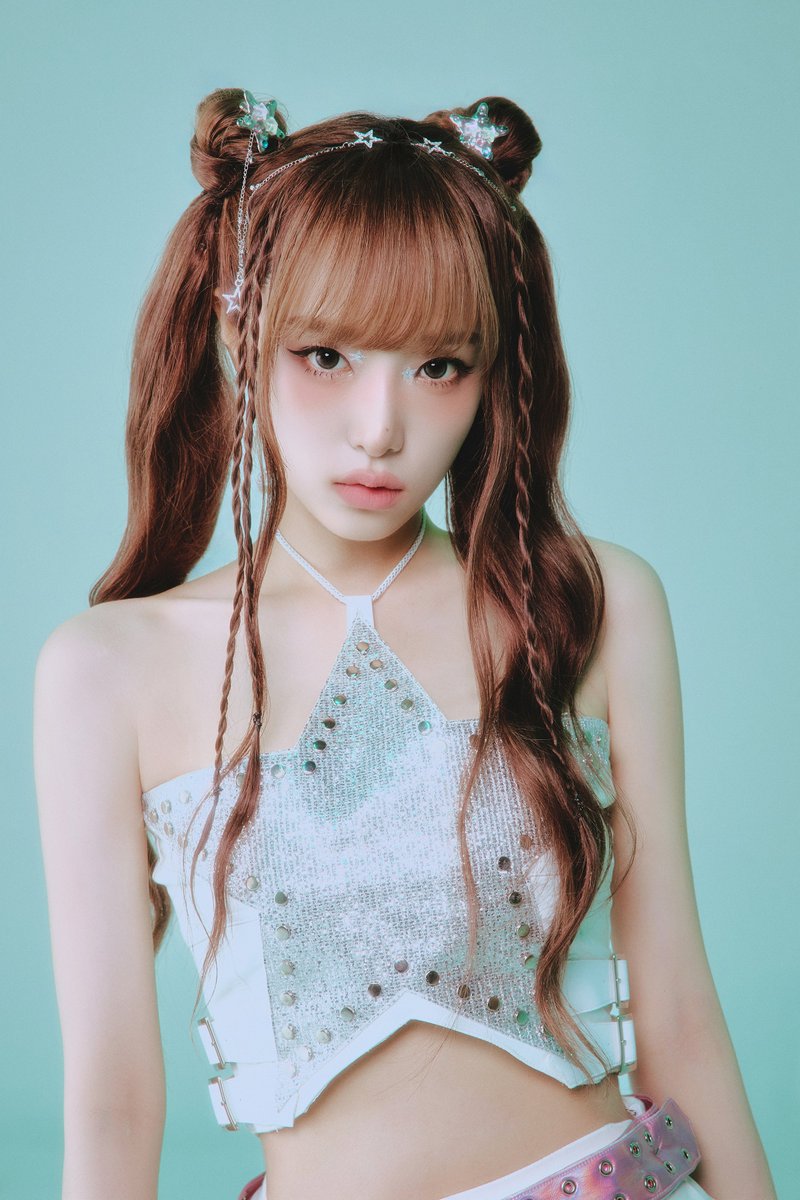 Behind-the-scenes cut of Choi Yena