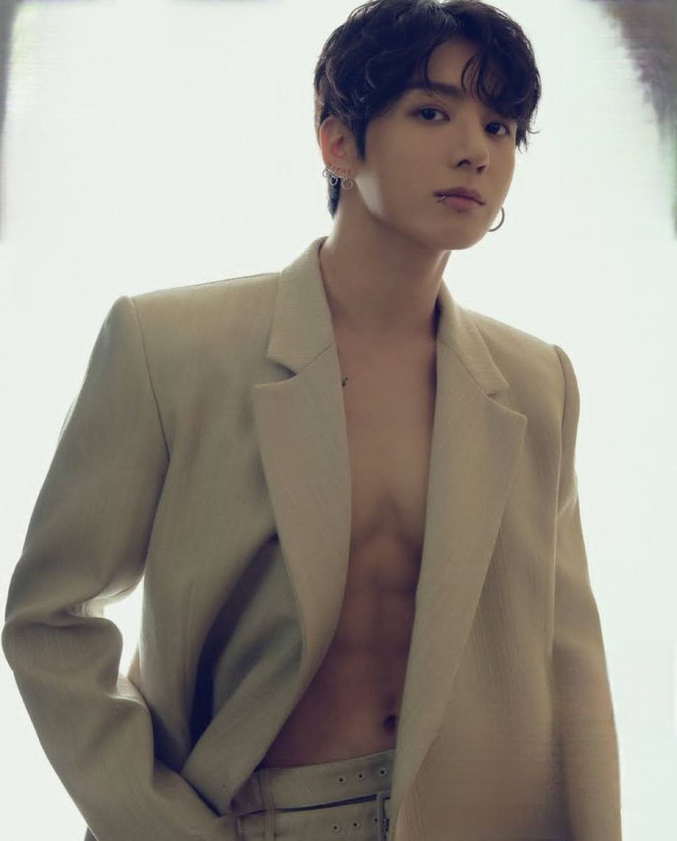 Foto aktivitas terbaru Jungkook (BTS)