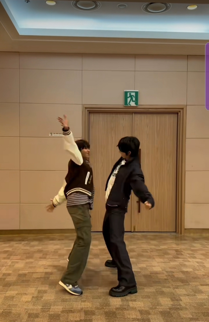 Momen yang diabadikan oleh penggemar JL (AHOF)