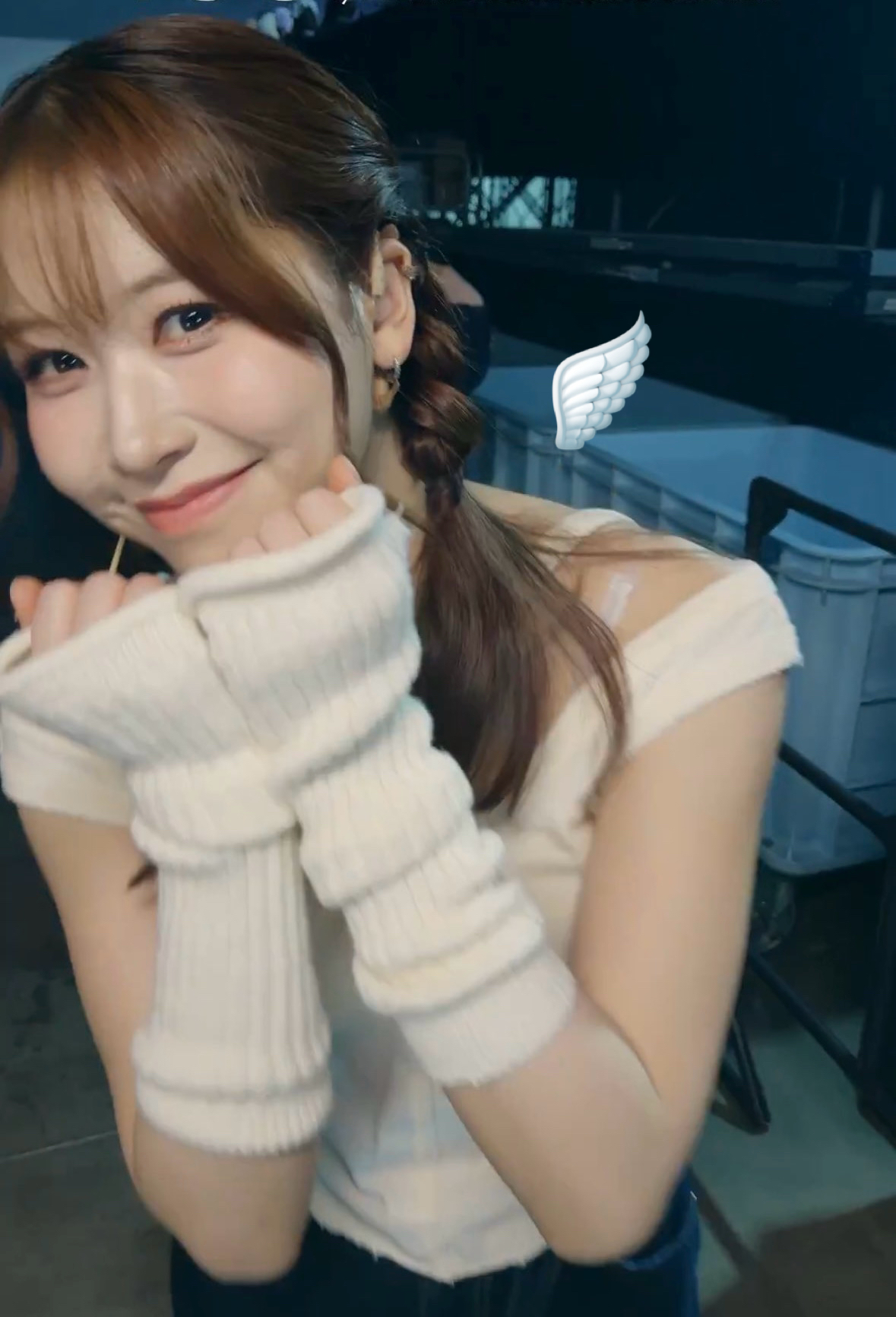 Behind-the-scenes cut of Kasahara Momona (ME:I)