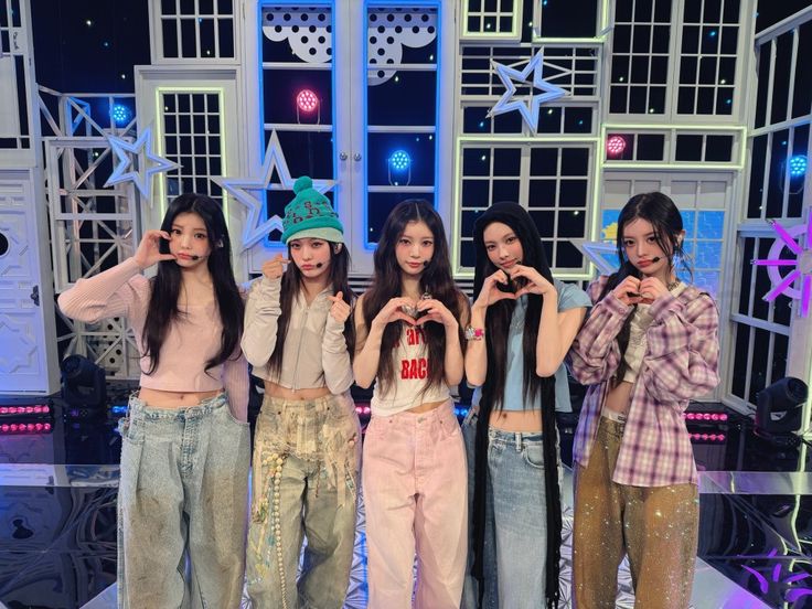 A moment captured by ILLIT's fan