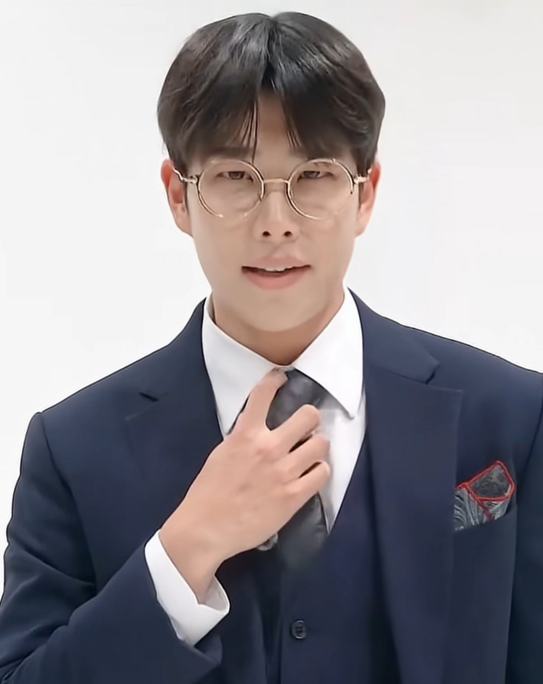 A moment captured by MJ (ASTRO)'s fan