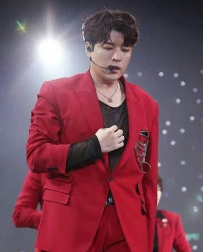Behind-the-scenes cut of Shindong (Super Junior)