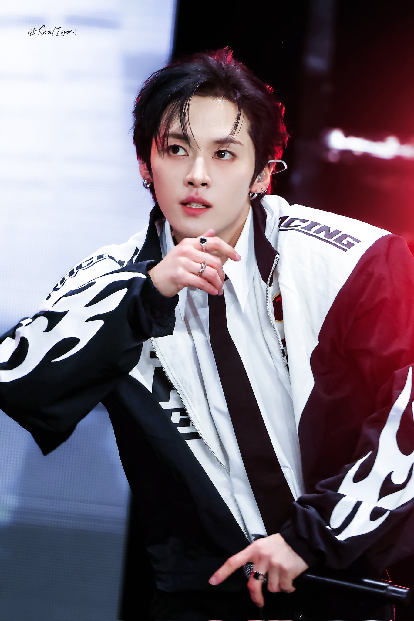 A moment captured by Lee Know (Stray Kids)'s fan