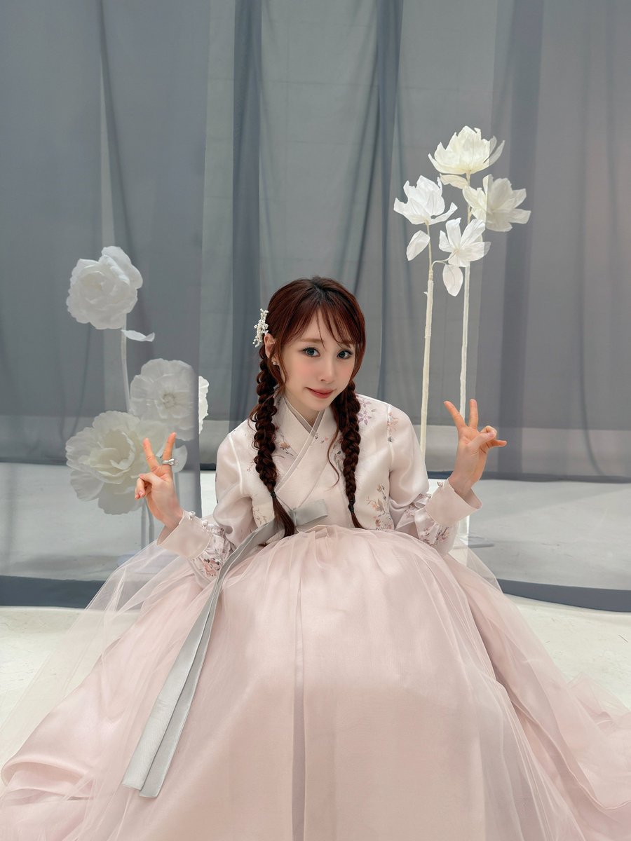 Behind-the-scenes cut of WJSN